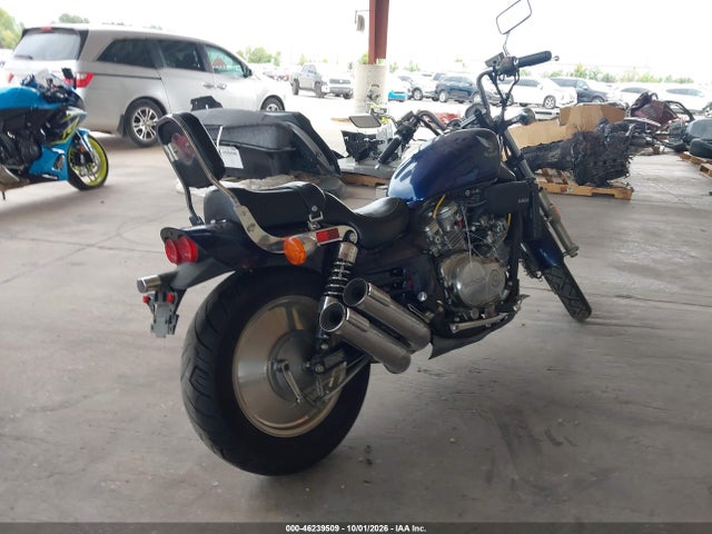 46239509 :رقم المزاد ، 1HFRC2102HA308615 vin ، 1987 Honda Vf700 C مزاد بيع