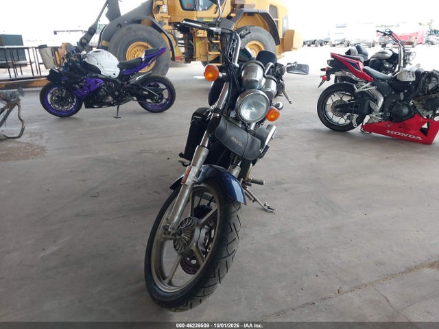 46239509 :رقم المزاد ، 1HFRC2102HA308615 vin ، 1987 Honda Vf700 C مزاد بيع