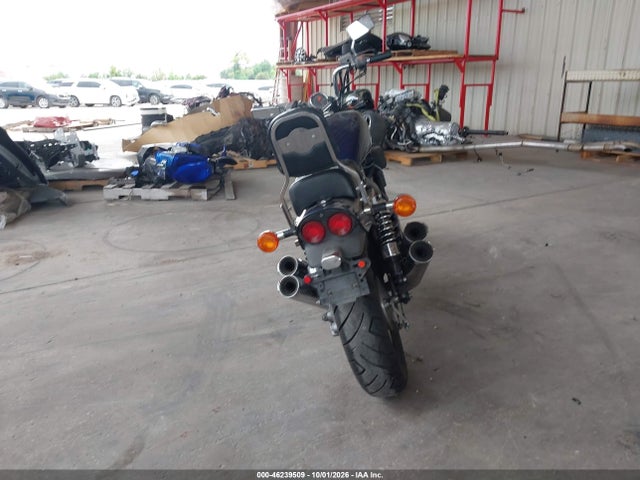46239509 :رقم المزاد ، 1HFRC2102HA308615 vin ، 1987 Honda Vf700 C مزاد بيع