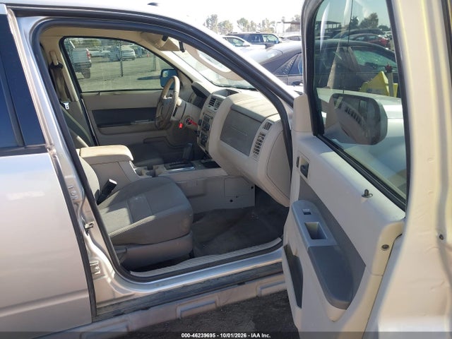 46239695 :رقم المزاد ، 1FMCU0D79AKB28604 vin ، 2010 Ford Escape Xlt مزاد بيع