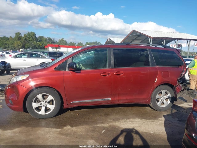 Продажа на аукционе авто 2017 Toyota Sienna Le 8 Passenger, vin: 5TDKZ3DC0HS785519, номер лота: 46239736