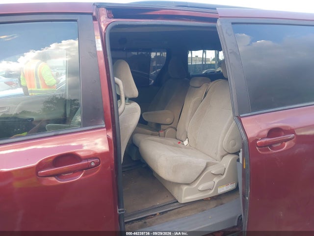 Продажа на аукционе авто 2017 Toyota Sienna Le 8 Passenger, vin: 5TDKZ3DC0HS785519, номер лота: 46239736