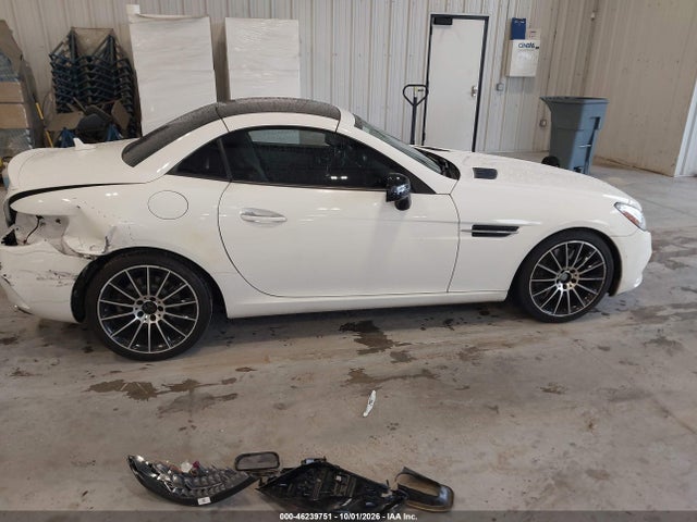 2018 Mercedes-benz Slc 300 მანქანა იყიდება აუქციონზე, vin: WDDPK3JA1JF153752, აუქციონის ნომერი: 46239751