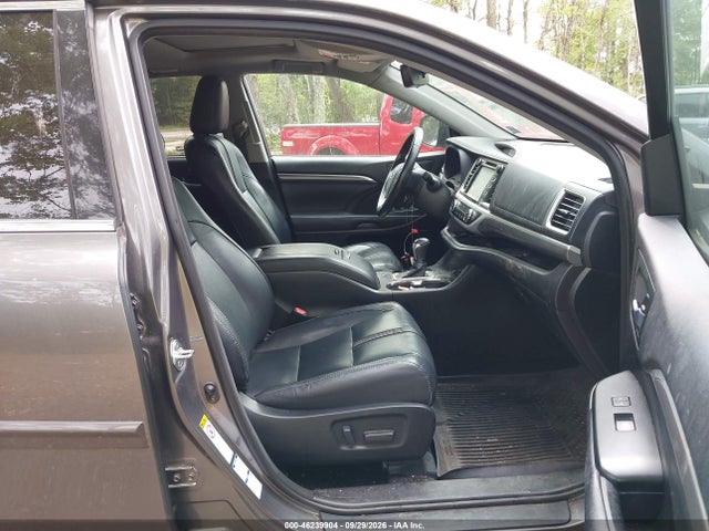 Продажа на аукционе авто 2017 Toyota Highlander Se, vin: 5TDJZRFH2HS456294, номер лота: 46239904