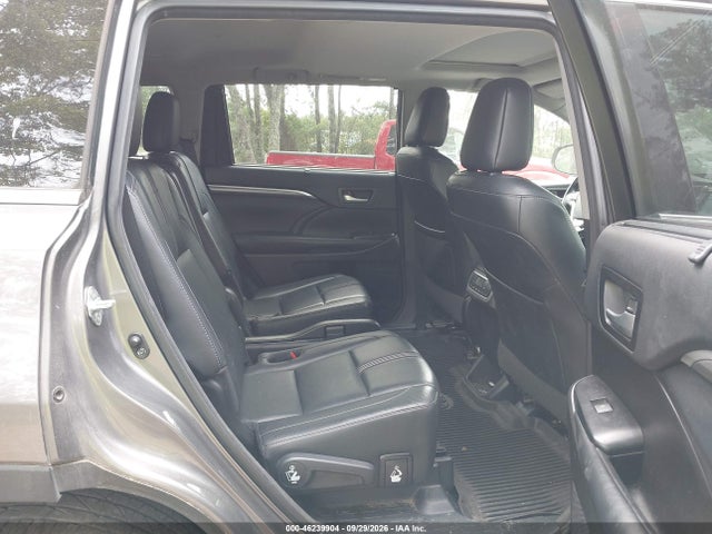 Продажа на аукционе авто 2017 Toyota Highlander Se, vin: 5TDJZRFH2HS456294, номер лота: 46239904