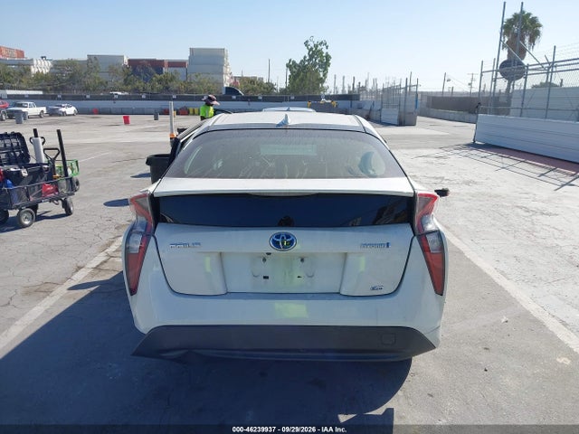 46239937 :رقم المزاد ، JTDKARFU2G3004015 vin ، 2016 Toyota Prius Two Eco مزاد بيع