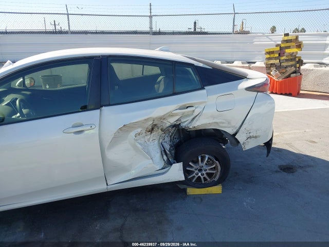 46239937 :رقم المزاد ، JTDKARFU2G3004015 vin ، 2016 Toyota Prius Two Eco مزاد بيع