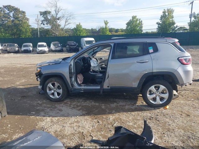Продажа на аукционе авто 2019 Jeep Compass Latitude 4x4, vin: 3C4NJDBB3KT767789, номер лота: 46240010
