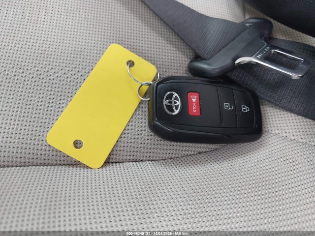46240131 :رقم المزاد ، 7MUCAAAG8NV020129 vin ، 2022 Toyota Corolla Cross Le مزاد بيع