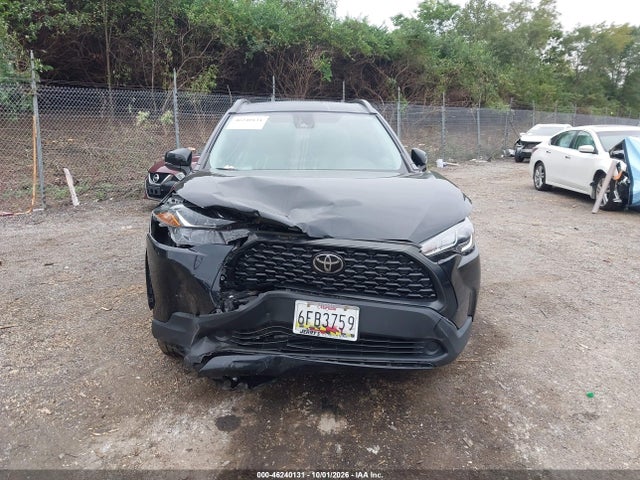 46240131 :رقم المزاد ، 7MUCAAAG8NV020129 vin ، 2022 Toyota Corolla Cross Le مزاد بيع