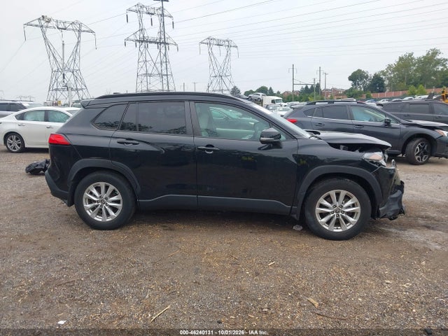 46240131 :رقم المزاد ، 7MUCAAAG8NV020129 vin ، 2022 Toyota Corolla Cross Le مزاد بيع