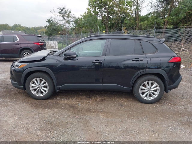 46240131 :رقم المزاد ، 7MUCAAAG8NV020129 vin ، 2022 Toyota Corolla Cross Le مزاد بيع