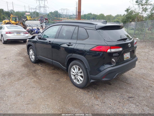 46240131 :رقم المزاد ، 7MUCAAAG8NV020129 vin ، 2022 Toyota Corolla Cross Le مزاد بيع