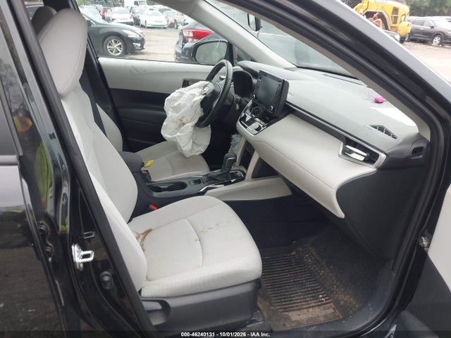 46240131 :رقم المزاد ، 7MUCAAAG8NV020129 vin ، 2022 Toyota Corolla Cross Le مزاد بيع