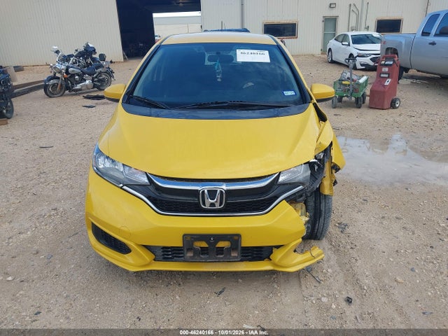 46240166 :رقم المزاد ، 3HGGK5H47JM730551 vin ، 2018 Honda Fit Lx مزاد بيع