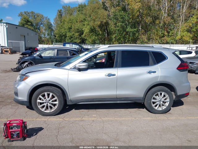 46240278 :رقم المزاد ، KNMAT2MV2HP597779 vin ، 2017 Nissan Rogue Sv مزاد بيع