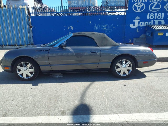 46240341 :رقم المزاد ، 1FAHP60AX3Y112858 vin ، 2003 Ford Thunderbird مزاد بيع