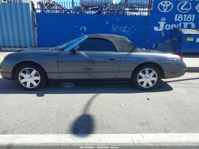 46240341 :رقم المزاد ، 1FAHP60AX3Y112858 vin ، 2003 Ford Thunderbird مزاد بيع
