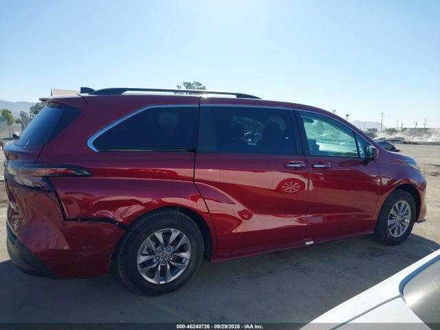 Toyota SIENNA XLE 2026 5TDYRKEC2TS308960 Image 13