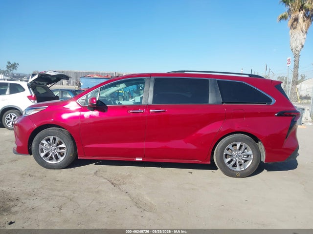 Toyota SIENNA XLE 2026 5TDYRKEC2TS308960 Image 14