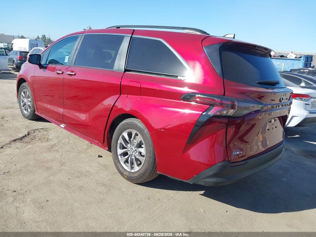 Toyota SIENNA XLE 2026 5TDYRKEC2TS308960 Image 3