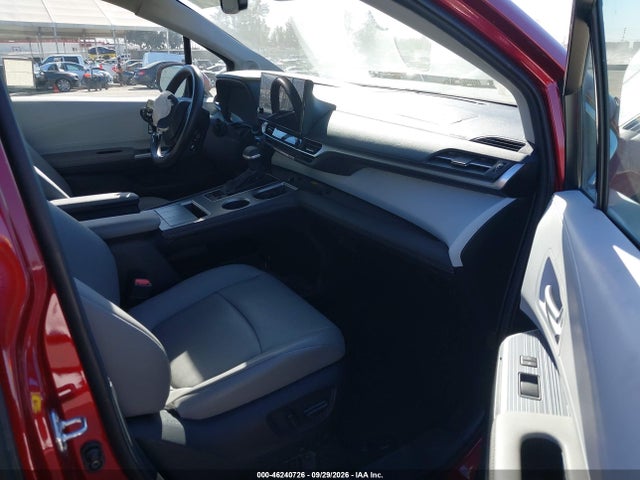 Toyota SIENNA XLE 2026 5TDYRKEC2TS308960 Image 5