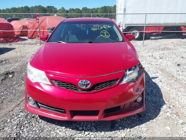 46241136 :رقم المزاد ، 4T1BF1FK7DU682682 vin ، 2013 Toyota Camry Se مزاد بيع