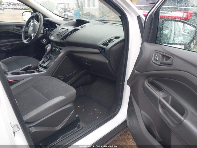2015 Ford Escape S მანქანა იყიდება აუქციონზე, vin: 1FMCU0F7XFUA58071, აუქციონის ნომერი: 46241774