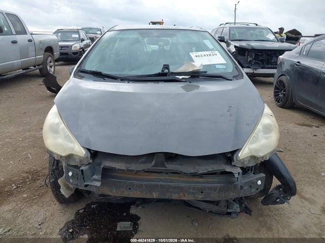 46241829 :رقم المزاد ، JTDKDTB35D1545598 vin ، 2013 Toyota Prius C Two مزاد بيع