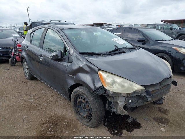 46241829 :رقم المزاد ، JTDKDTB35D1545598 vin ، 2013 Toyota Prius C Two مزاد بيع