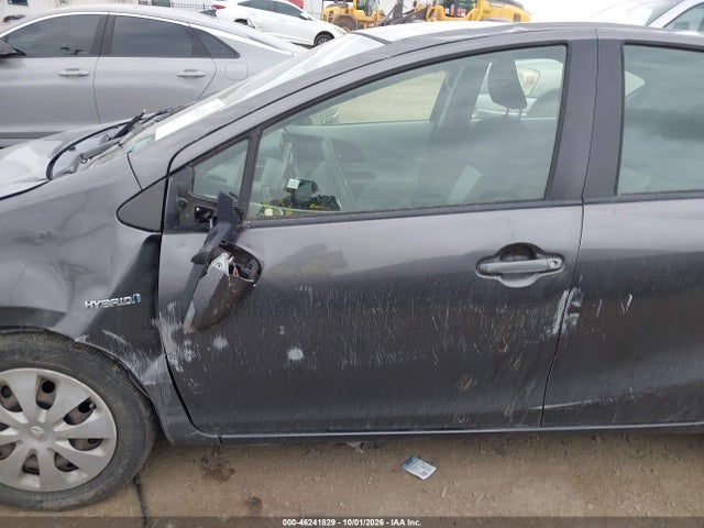 46241829 :رقم المزاد ، JTDKDTB35D1545598 vin ، 2013 Toyota Prius C Two مزاد بيع