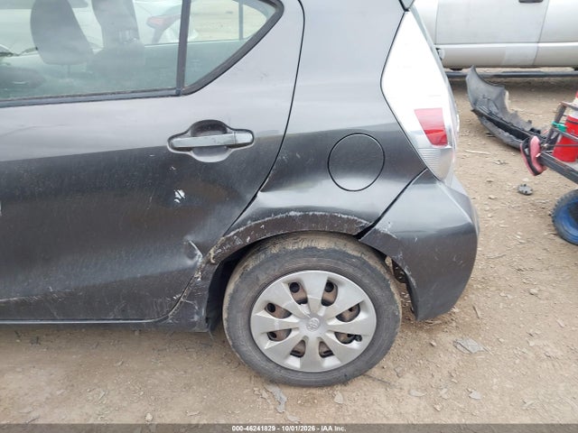 46241829 :رقم المزاد ، JTDKDTB35D1545598 vin ، 2013 Toyota Prius C Two مزاد بيع