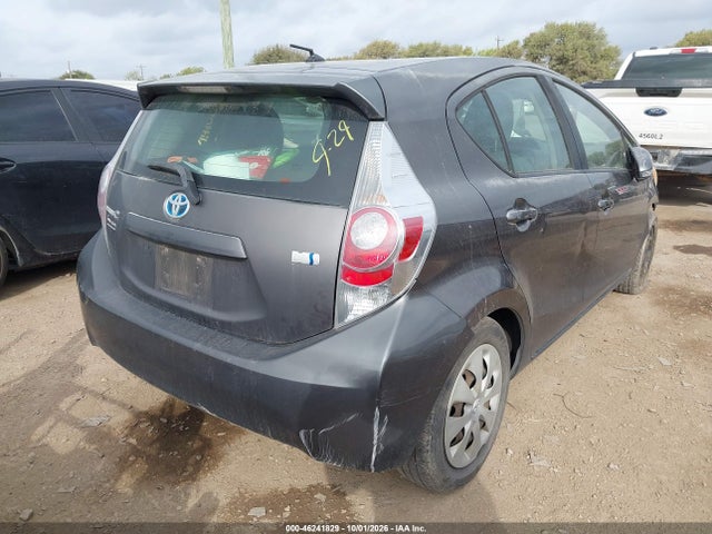 46241829 :رقم المزاد ، JTDKDTB35D1545598 vin ، 2013 Toyota Prius C Two مزاد بيع