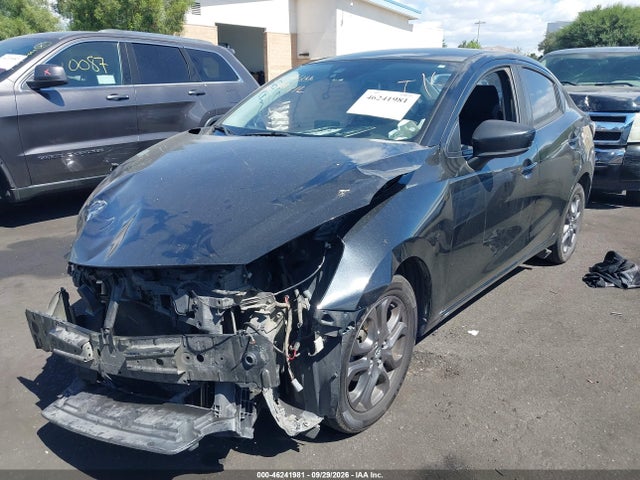 Toyota YARIS LE 2019 3MYDLBYV4KY504727 Image 2