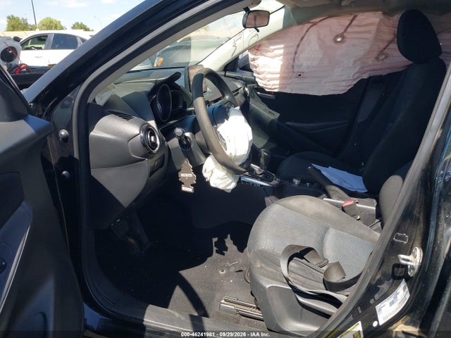 Toyota YARIS LE 2019 3MYDLBYV4KY504727 Image 5