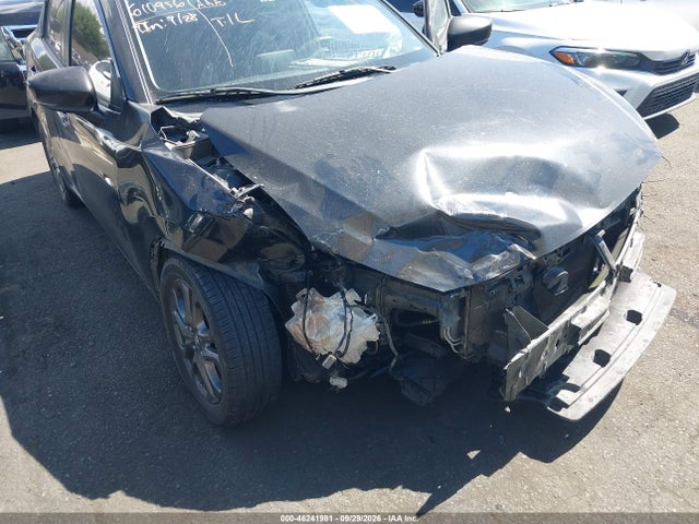 Toyota YARIS LE 2019 3MYDLBYV4KY504727 Image 6