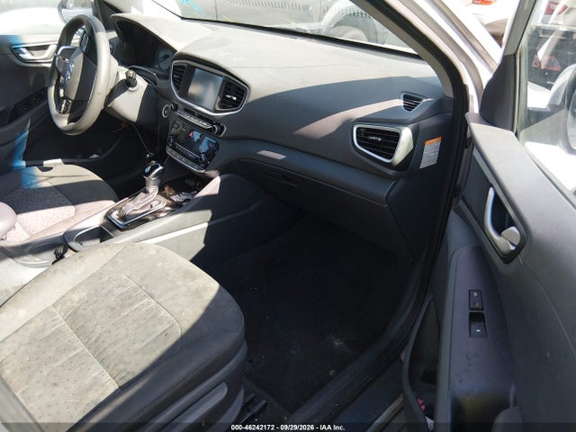 KMHC65LC7HU040638 Hyundai Ioniq Hybrid Blue