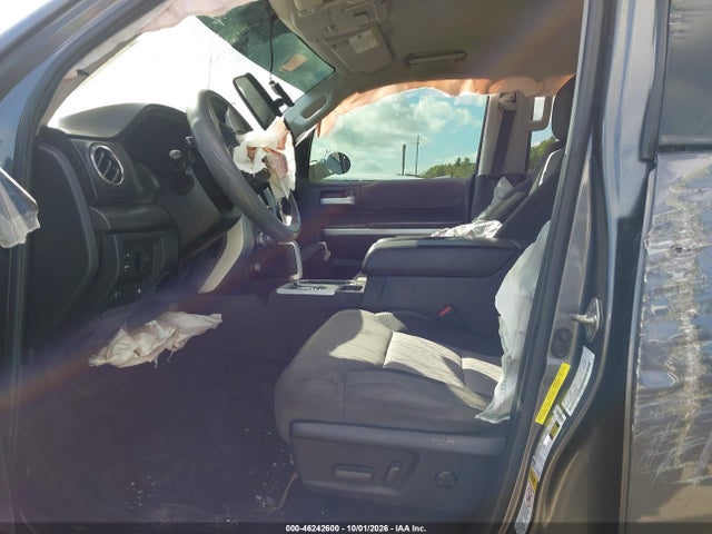 Продаж на аукціоні авто 2017 Toyota Tundra Sr5 5.7l V8, vin: 5TFEW5F19HX213050, номер лоту: 46242600