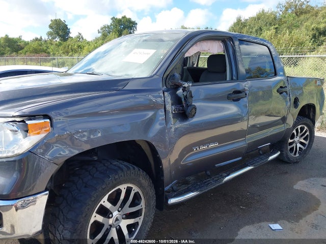 Продаж на аукціоні авто 2017 Toyota Tundra Sr5 5.7l V8, vin: 5TFEW5F19HX213050, номер лоту: 46242600