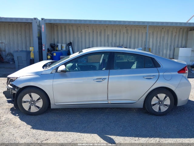 KMHC75LC9NU266320 Hyundai Ioniq Hybrid Se