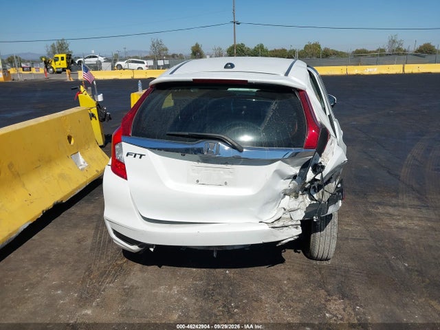 46242904 :رقم المزاد ، 3HGGK5H89JM723877 vin ، 2018 Honda Fit Ex مزاد بيع