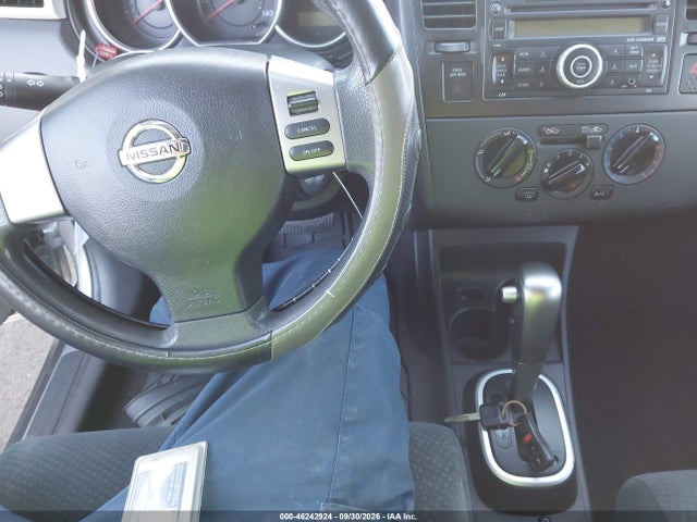 46242924 :رقم المزاد ، 3N1BC1AP8BL461988 vin ، 2011 Nissan Versa 1.8s مزاد بيع