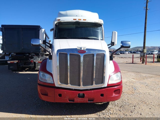 Продаж на аукціоні авто 2018 Peterbilt 579, vin: 1XPBDP9X0JD462217, номер лоту: 46243147
