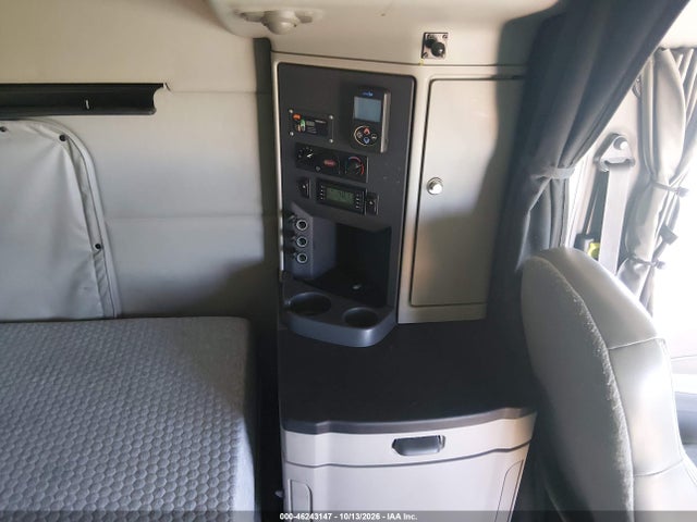 Продаж на аукціоні авто 2018 Peterbilt 579, vin: 1XPBDP9X0JD462217, номер лоту: 46243147