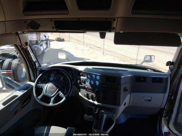 Продаж на аукціоні авто 2018 Peterbilt 579, vin: 1XPBDP9X0JD462217, номер лоту: 46243147