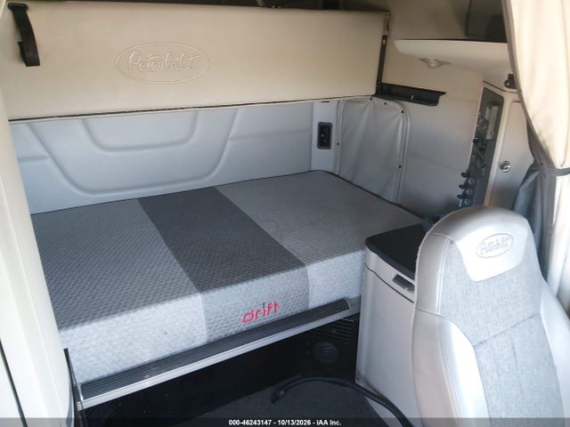 Продаж на аукціоні авто 2018 Peterbilt 579, vin: 1XPBDP9X0JD462217, номер лоту: 46243147