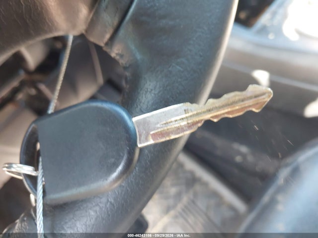 46243186 :رقم المزاد ، 1FMYU04125KC29961 vin ، 2005 Ford Escape Limited مزاد بيع