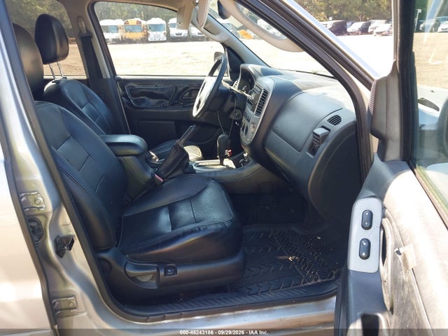 46243186 :رقم المزاد ، 1FMYU04125KC29961 vin ، 2005 Ford Escape Limited مزاد بيع