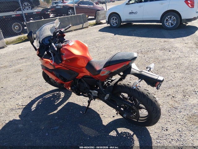 46243263 :رقم المزاد ، JKAEXEK12HDA06159 vin ، 2017 Kawasaki Ex650 F مزاد بيع