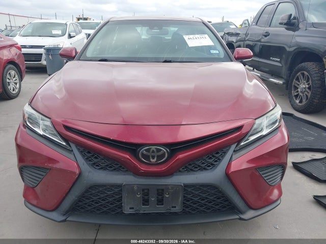 46243352 :رقم المزاد ، 4T1B11HK5JU596763 vin ، 2018 Toyota Camry Se مزاد بيع